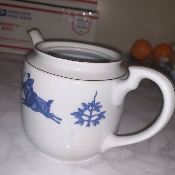Vintage Made in Taiwan Tea Pot - Picture 7 of 12